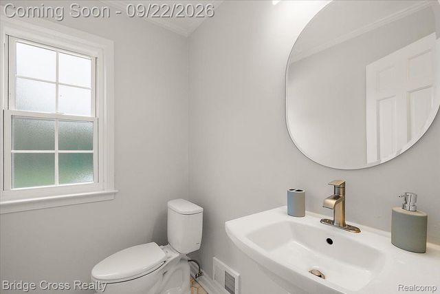 330 N Cranbrook Cross Road, Bloomfield Charter Township, MI 48301