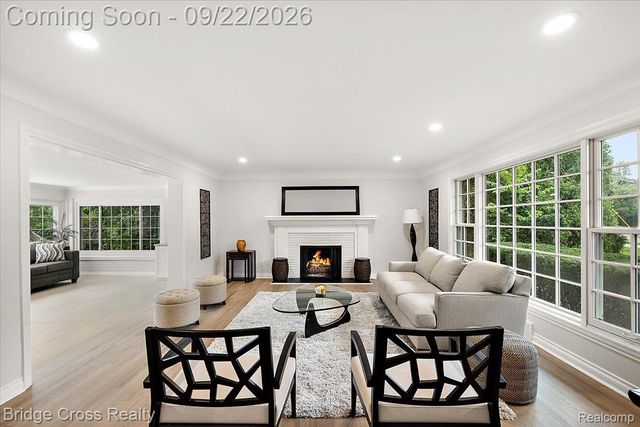 330 N Cranbrook Cross Road, Bloomfield Charter Township, MI 48301