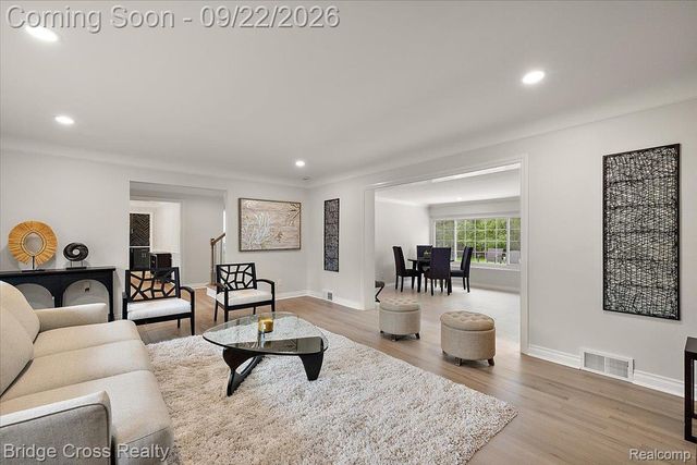 330 N Cranbrook Cross Road, Bloomfield Charter Township, MI 48301