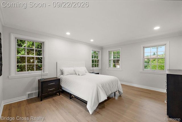 330 N Cranbrook Cross Road, Bloomfield Charter Township, MI 48301