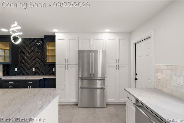 330 N Cranbrook Cross Road, Bloomfield Charter Township, MI 48301