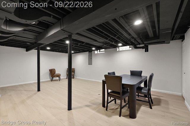 330 N Cranbrook Cross Road, Bloomfield Charter Township, MI 48301