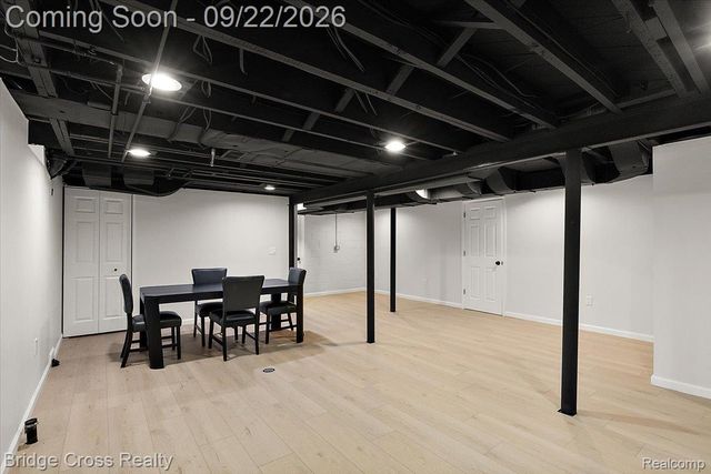 330 N Cranbrook Cross Road, Bloomfield Charter Township, MI 48301