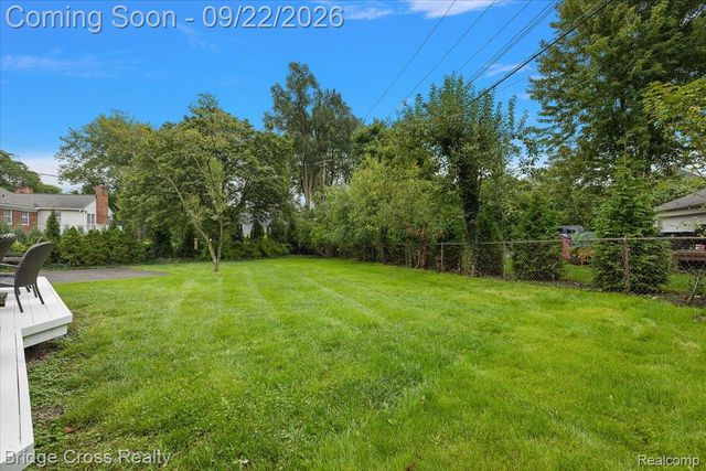 330 N Cranbrook Cross Road, Bloomfield Charter Township, MI 48301
