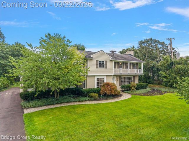 330 N Cranbrook Cross Road, Bloomfield Charter Township, MI 48301
