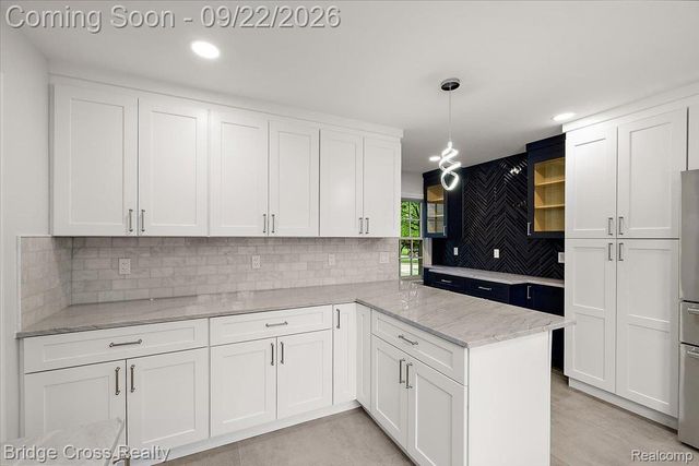 330 N Cranbrook Cross Road, Bloomfield Charter Township, MI 48301