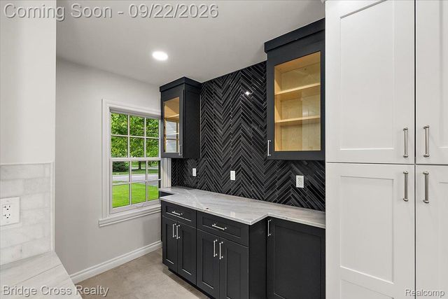 330 N Cranbrook Cross Road, Bloomfield Charter Township, MI 48301