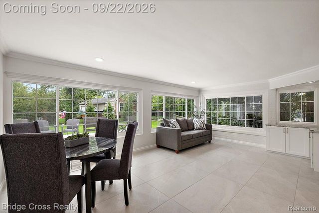 330 N Cranbrook Cross Road, Bloomfield Charter Township, MI 48301