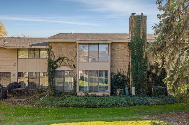 7406 Pebble pt, West Bloomfield Charter Township, MI 48322