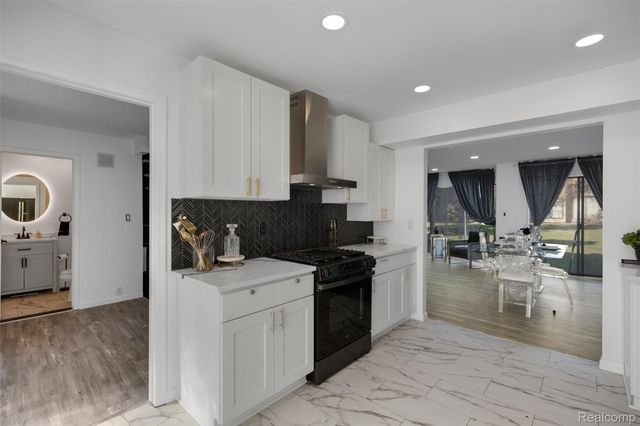 7406 Pebble pt, West Bloomfield Charter Township, MI 48322