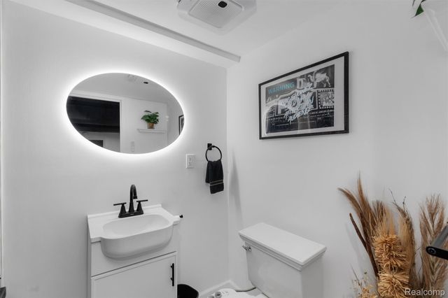 7406 Pebble pt, West Bloomfield Charter Township, MI 48322