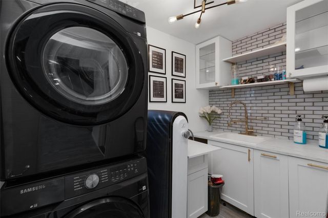 7406 Pebble pt, West Bloomfield Charter Township, MI 48322