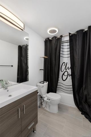 7406 Pebble pt, West Bloomfield Charter Township, MI 48322