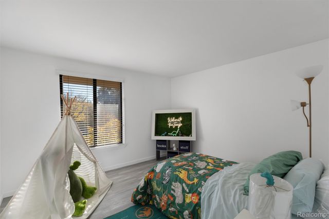 7406 Pebble pt, West Bloomfield Charter Township, MI 48322