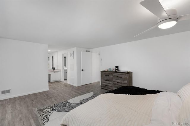 7406 Pebble pt, West Bloomfield Charter Township, MI 48322