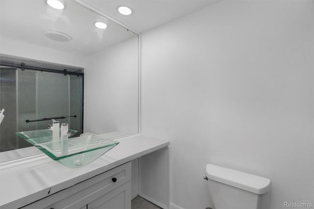 7406 Pebble pt, West Bloomfield Charter Township, MI 48322