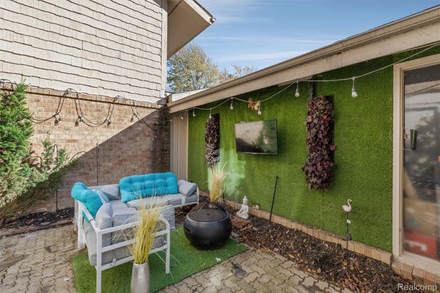 7406 Pebble pt, West Bloomfield Charter Township, MI 48322