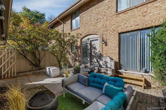 7406 Pebble pt, West Bloomfield Charter Township, MI 48322