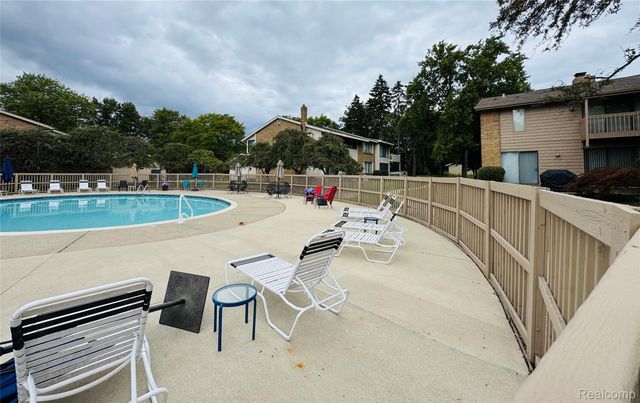 7406 Pebble pt, West Bloomfield Charter Township, MI 48322