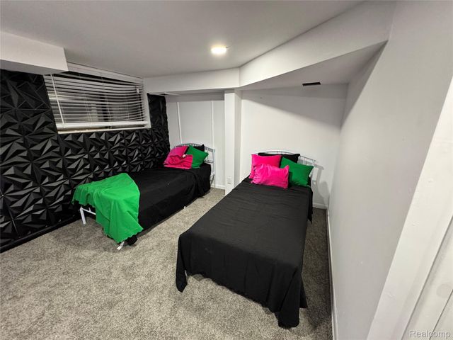 7406 Pebble pt, West Bloomfield Charter Township, MI 48322