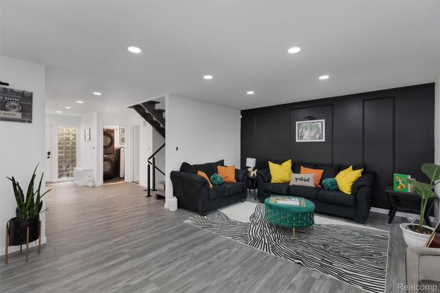 7406 Pebble pt, West Bloomfield Charter Township, MI 48322