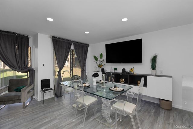 7406 Pebble pt, West Bloomfield Charter Township, MI 48322