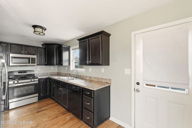 812 Goullon Ct, Louisville, KY 40204