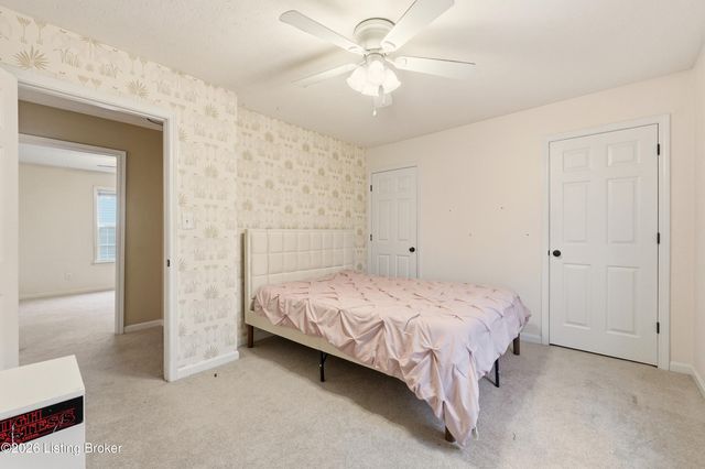 812 Goullon Ct, Louisville, KY 40204