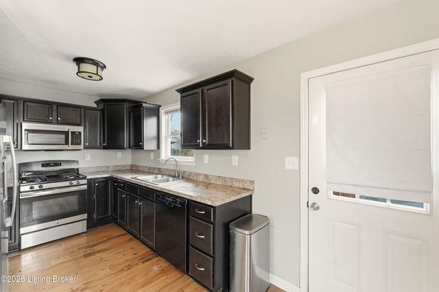 812 Goullon Ct, Louisville, KY 40204