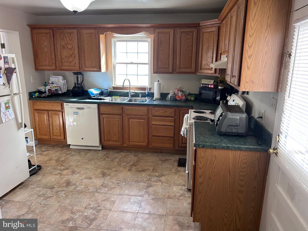 Image 4 of property listing at 501 FERRY ST, Sharptown, MD 21861
