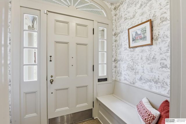 119 S 51st Avenue, Omaha, NE 68132