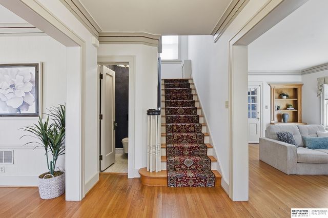 119 S 51st Avenue, Omaha, NE 68132