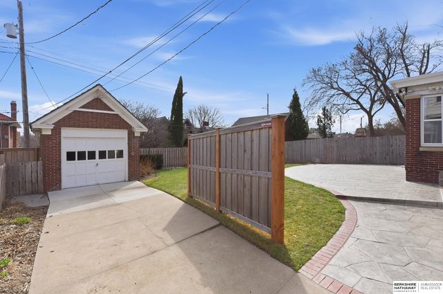 119 S 51st Avenue, Omaha, NE 68132