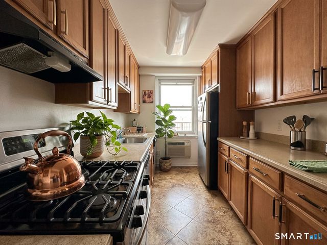 65 Glenbrook Road 8D, Stamford, CT 06902