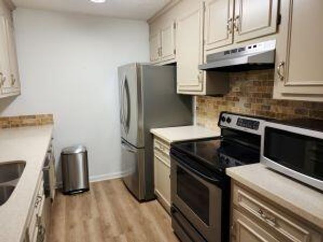 1714 Greystone Apt 43, Mount Pleasant, SC 29464