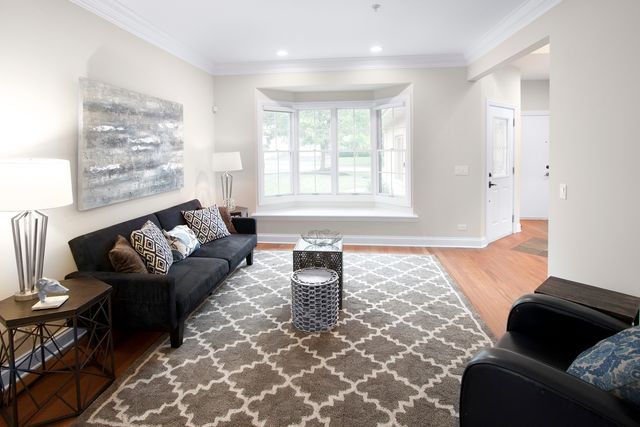 215 N Hager Avenue, Barrington, IL 60010