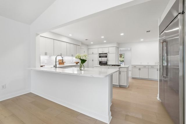 9404 Cove Dr., Myrtle Beach, SC 29572