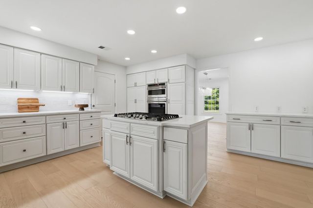 9404 Cove Dr., Myrtle Beach, SC 29572