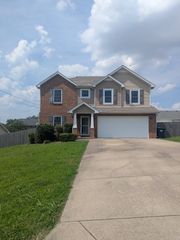 106 Shrike Ct, La Vergne, TN 37086