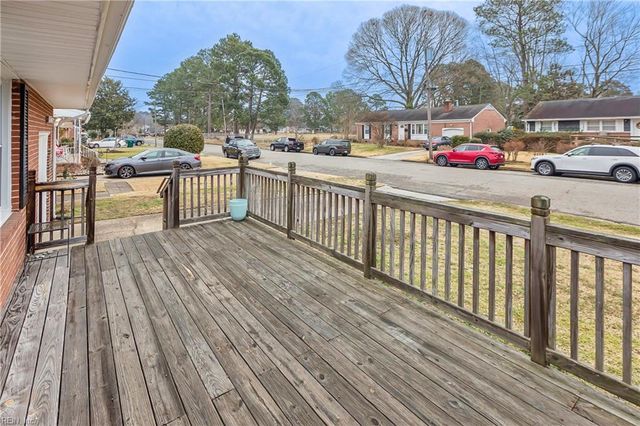 176 Hawthorne DR, Newport News, VA 23602