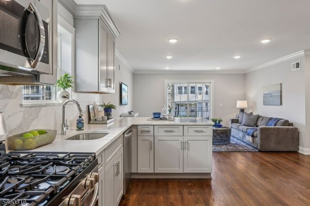 139 N 15Th St 2, East Orange City, NJ 07017