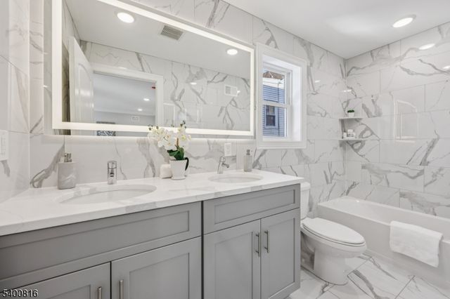 139 N 15Th St 2, East Orange City, NJ 07017