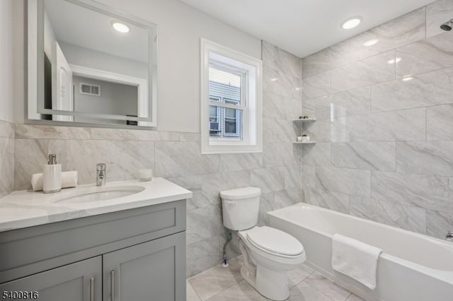 139 N 15Th St 2, East Orange City, NJ 07017