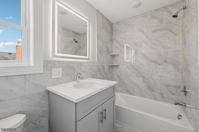 139 N 15Th St 2, East Orange City, NJ 07017