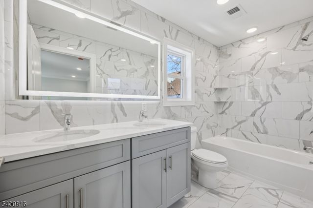 139 N 15Th St 2, East Orange City, NJ 07017