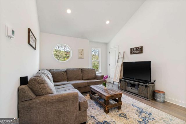 305 Ridgewood Drive, Waleska, GA 30183