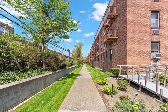 21519 48th Avenue 2E, Oakland Gardens, NY 11364