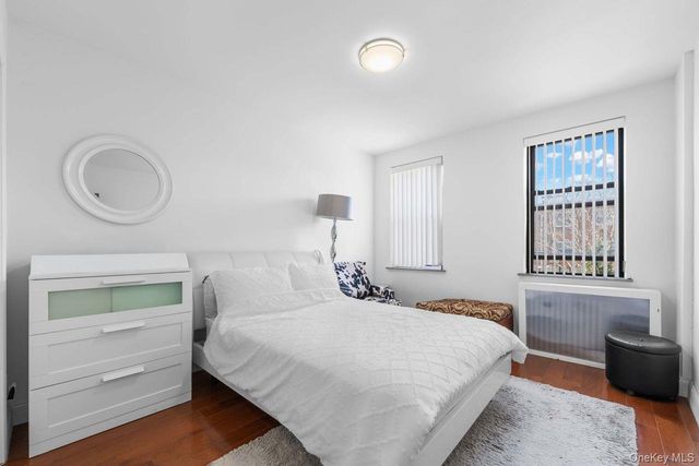 21519 48th Avenue 2E, Oakland Gardens, NY 11364