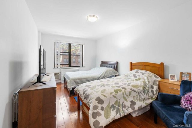 21519 48th Avenue 2E, Oakland Gardens, NY 11364