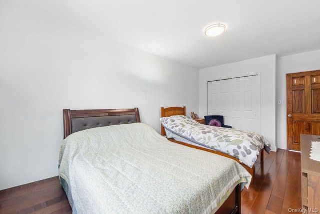 21519 48th Avenue 2E, Oakland Gardens, NY 11364